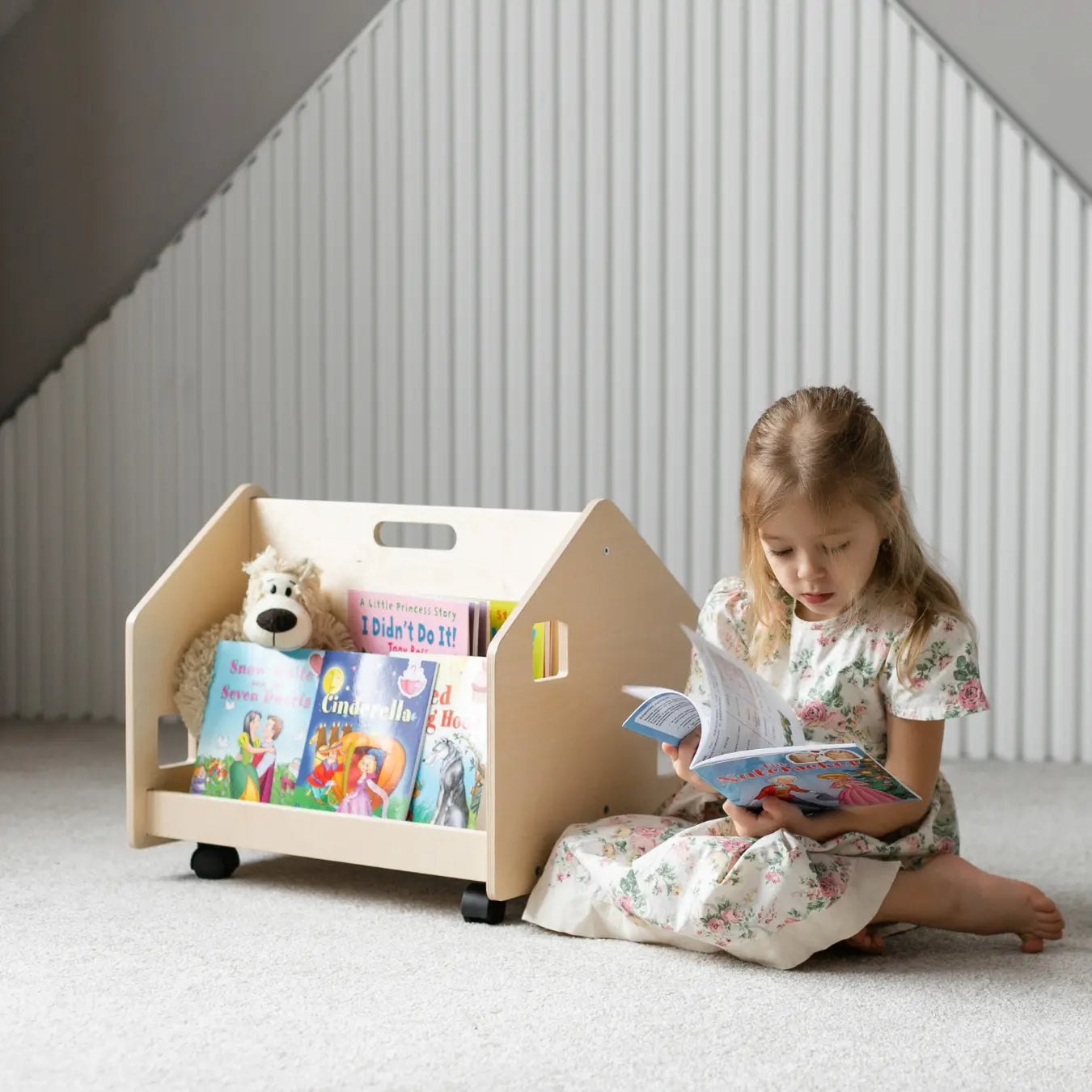 Bibliothèque enfant double-face sur roulettes - nature BusyKids Europe s.r.o.