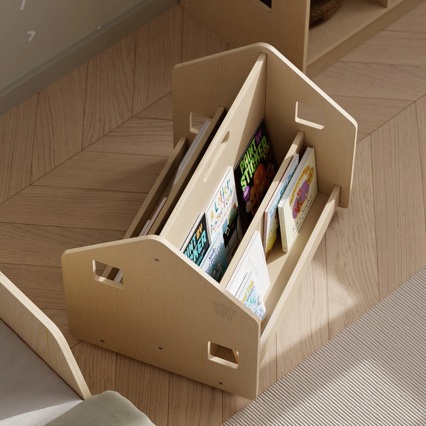 Bibliothèque enfant double-face sur roulettes - nature BusyKids Europe s.r.o.