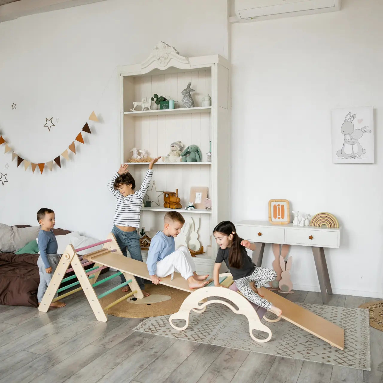 Ensemble (grand) - Triangle de Pikler + 2 planches à double face + bascule d’équilibre BusyKids Europe s.r.o.
