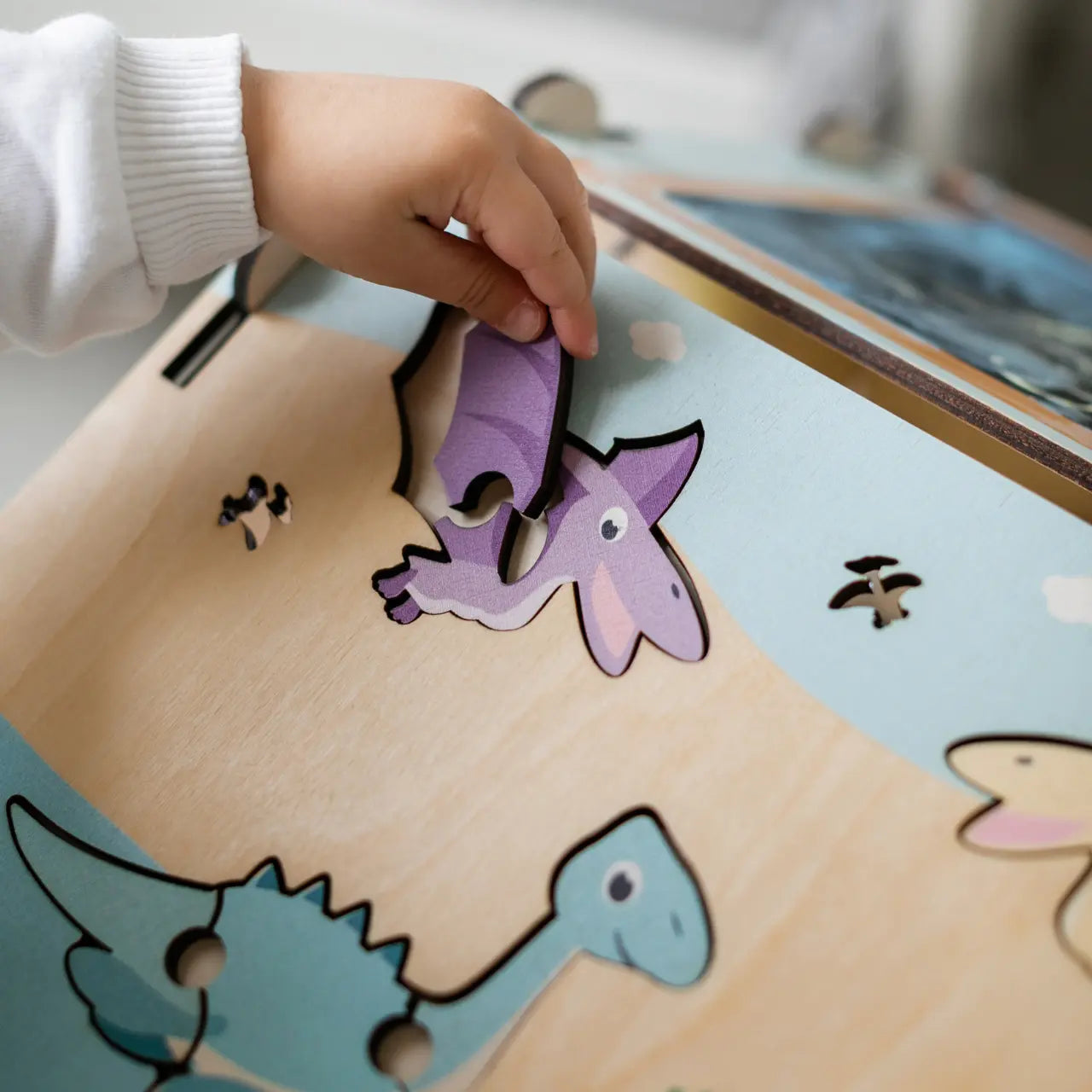 Busy board Maisonnette éducative DINO équipé d'un éclairage BusyKids Europe s.r.o.