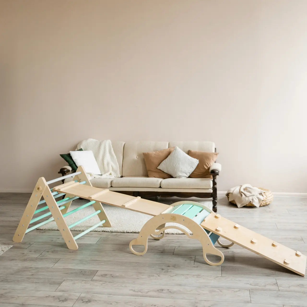 Ensemble (grand) - Triangle de Pikler + 2 planches à double face + bascule d’équilibre BusyKids Europe s.r.o.
