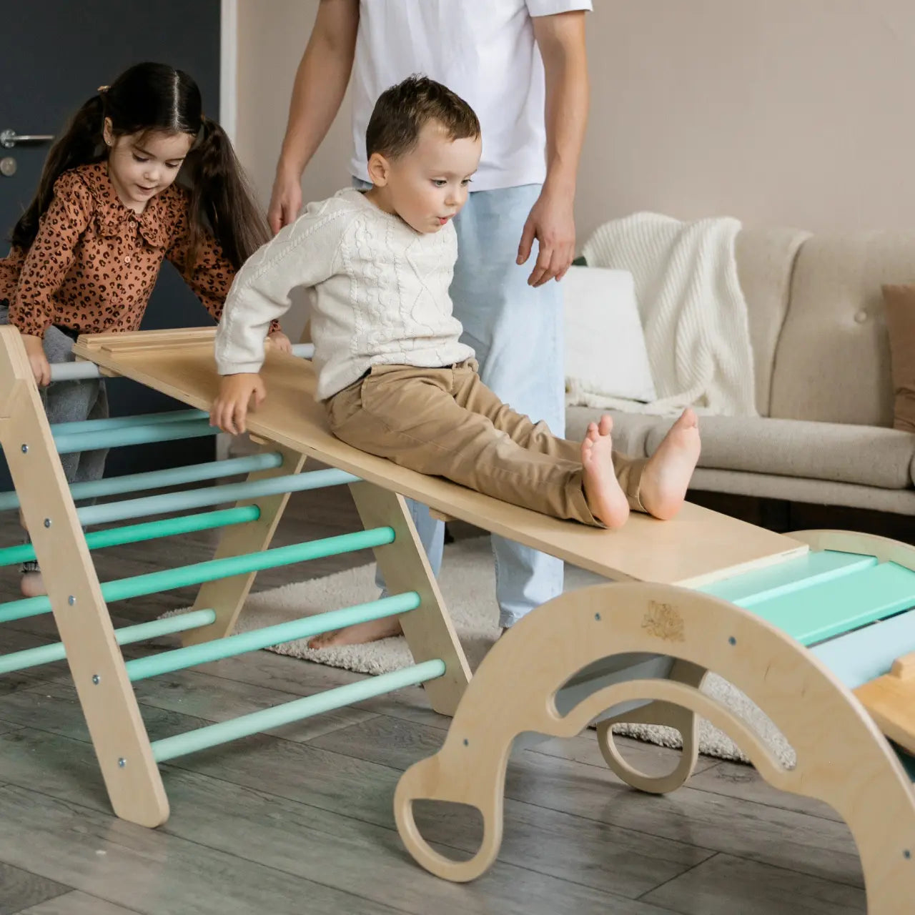Ensemble - Triangle de Pikler + un grand toboggan à double face + bascule d’équilibre BusyKids Europe s.r.o.