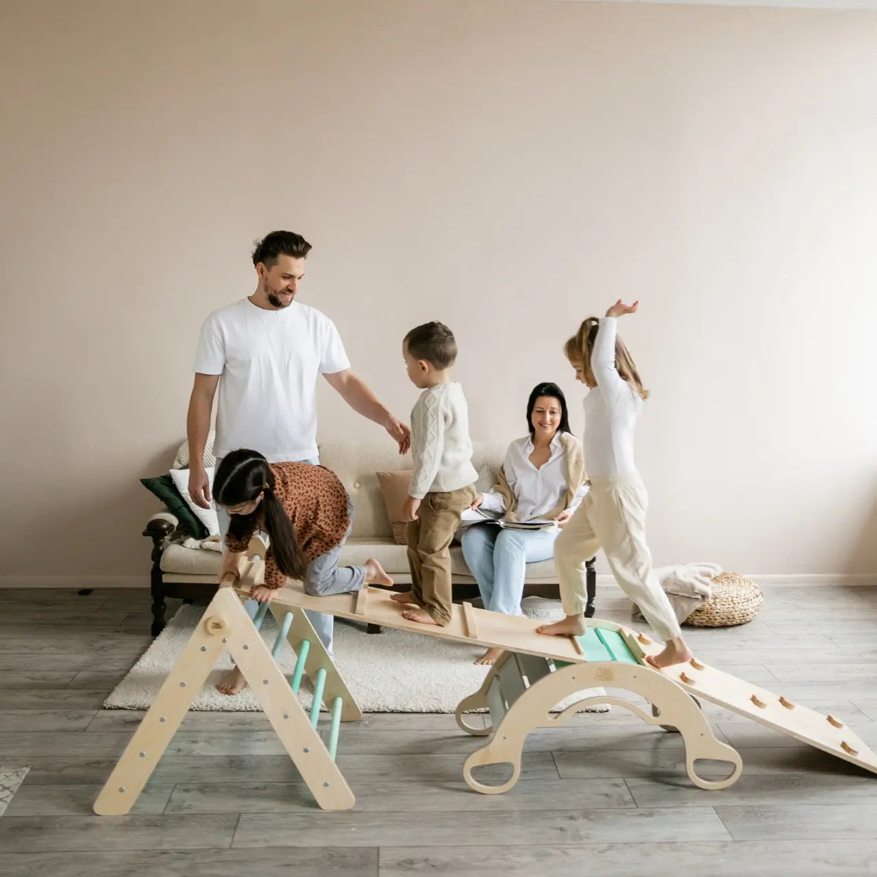 Ensemble (grand) - Triangle de Pikler + 2 planches à double face + bascule d’équilibre BusyKids Europe s.r.o.