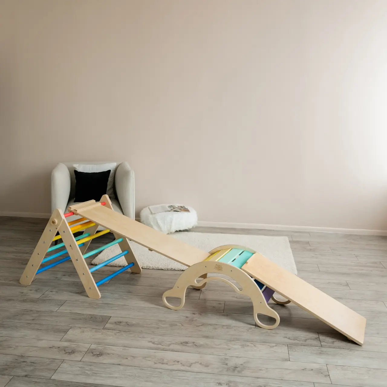 Ensemble (grand) - Triangle de Pikler + 2 planches à double face + bascule d’équilibre BusyKids Europe s.r.o.