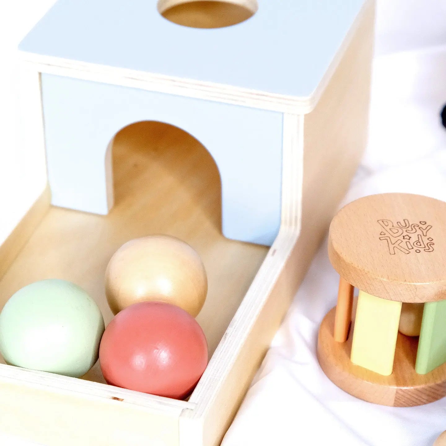 Coffret de Jeu Montessori "BusyKids" pour les enfants de 6 à 12 mois BusyKids Europe s.r.o.