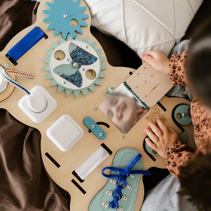 Busy Board «Ourson Curieux» - Jouet éducatif BusyKids Europe s.r.o.
