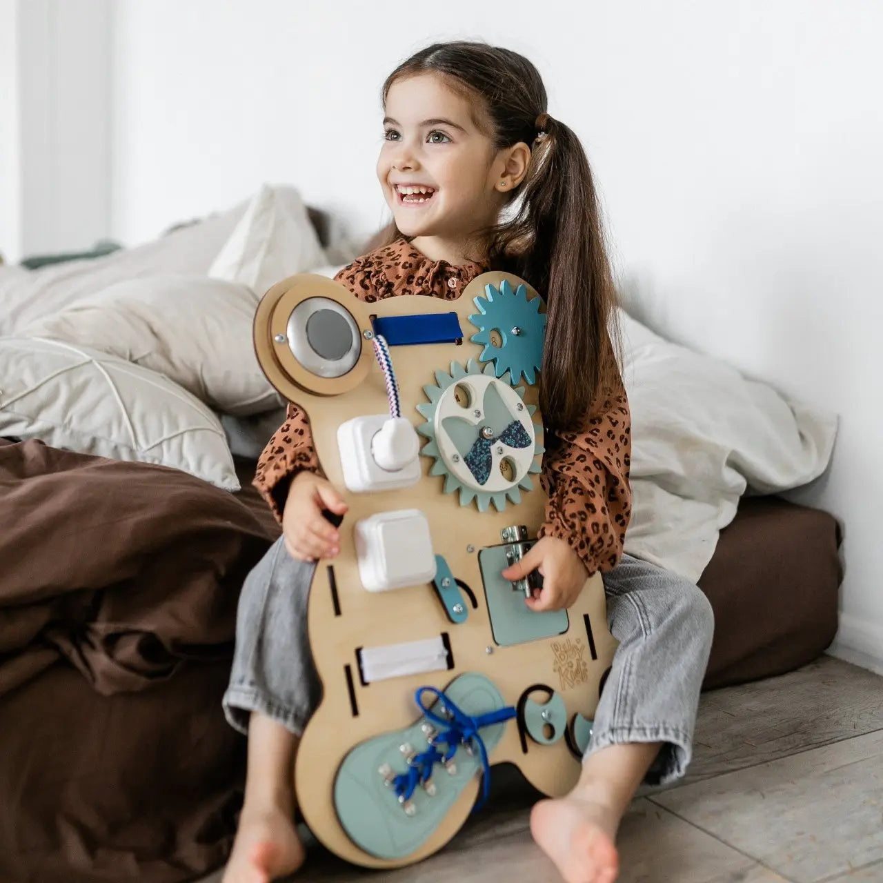 Busy Board «Ourson Curieux» - Jouet éducatif BusyKids Europe s.r.o.