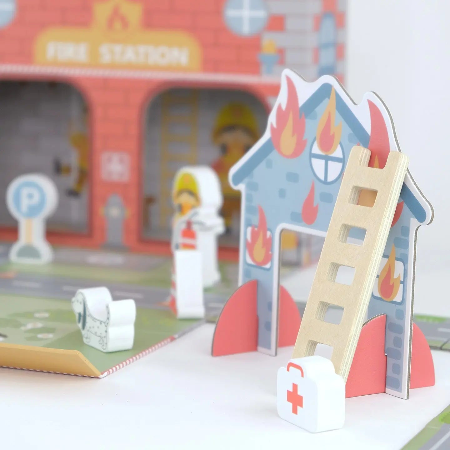 Jeux montessori mobile "Station de Pompiers" BusyKids" BusyKids Europe s.r.o.
