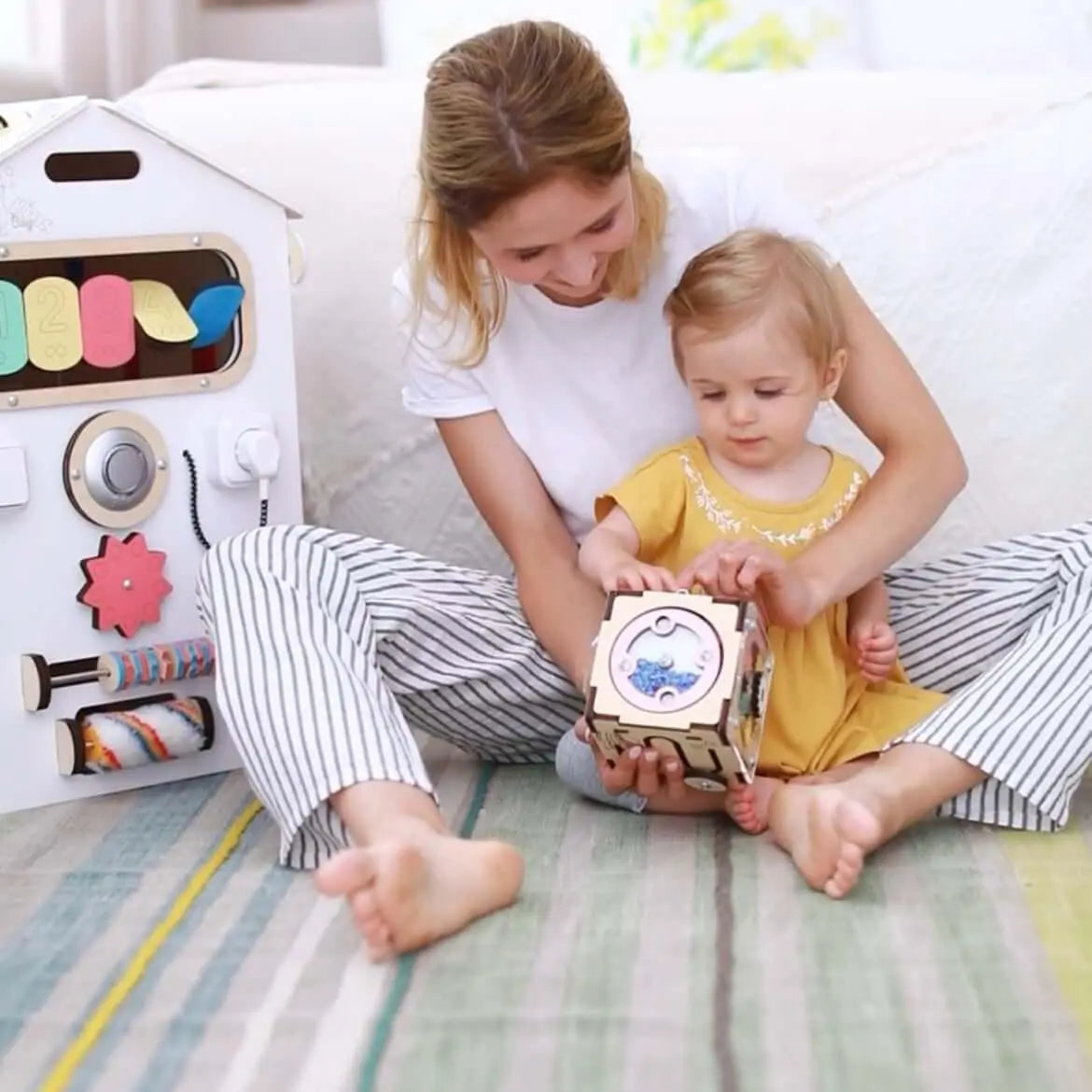 Ensemble - Busy board maisonnette blanche et cube interactif Busykids