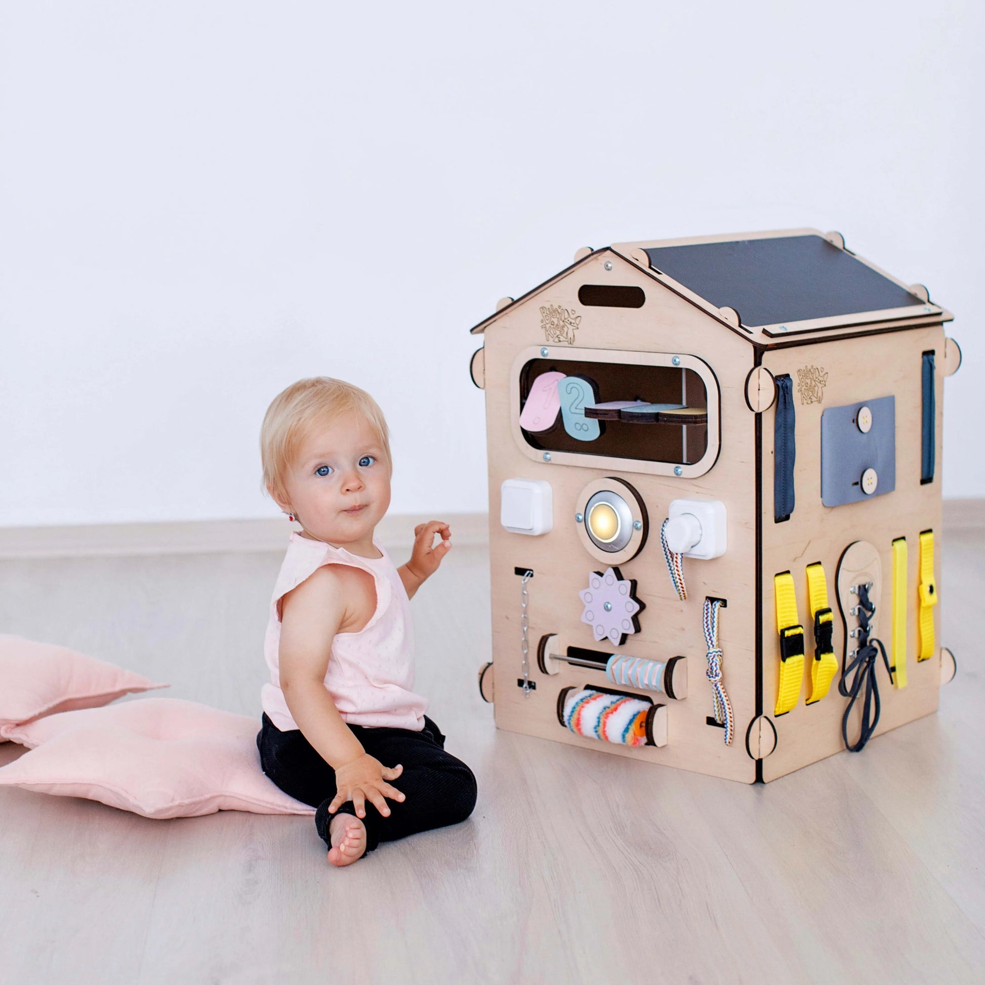 Ensemble - Busy board maisonnette natura et cube interactif Busykids