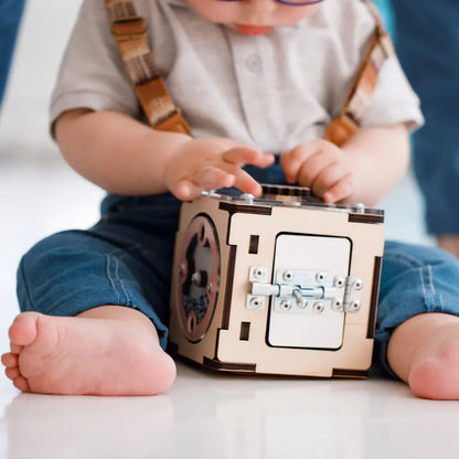 Ensemble - Busy board maisonnette blanche et cube interactif Busykids