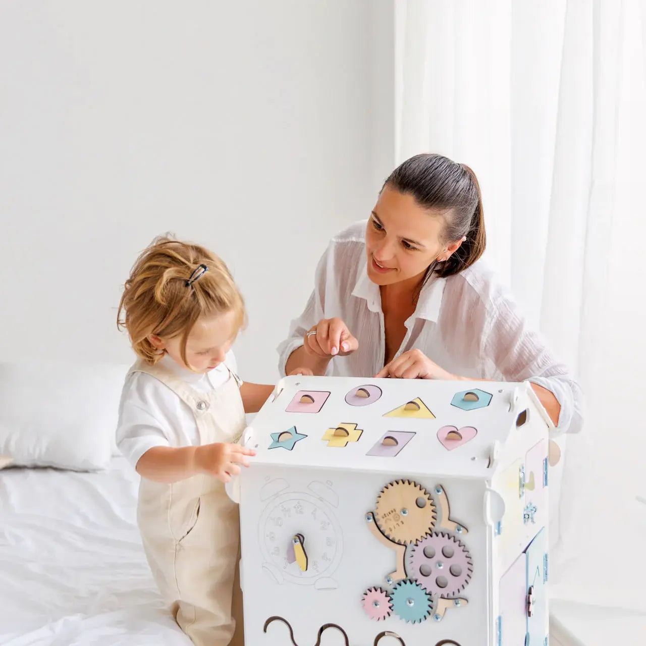 Busy board Maisonnette éducative en bois - blanche BusyKids Europe s.r.o.