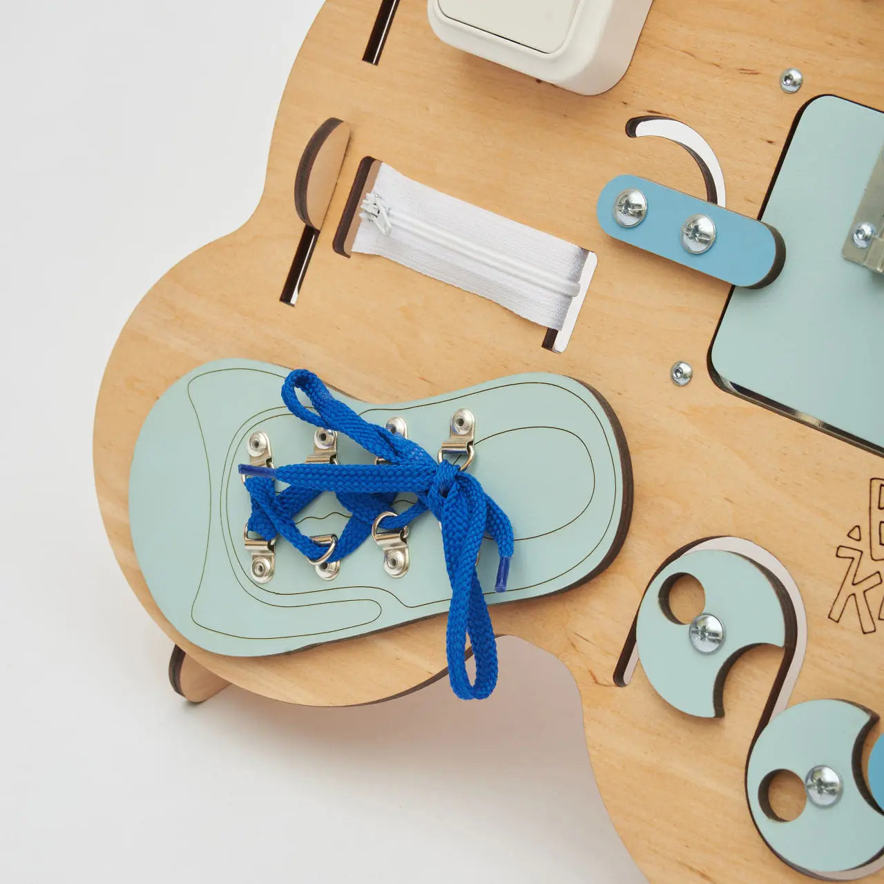 Busy Board «Ourson Curieux» - Jouet éducatif BusyKids Europe s.r.o.